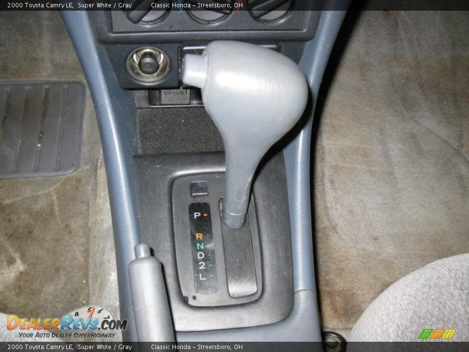 2000 Toyota Camry LE Super White / Gray Photo #18