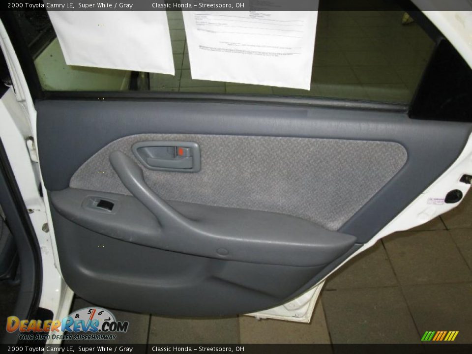 2000 Toyota Camry LE Super White / Gray Photo #22