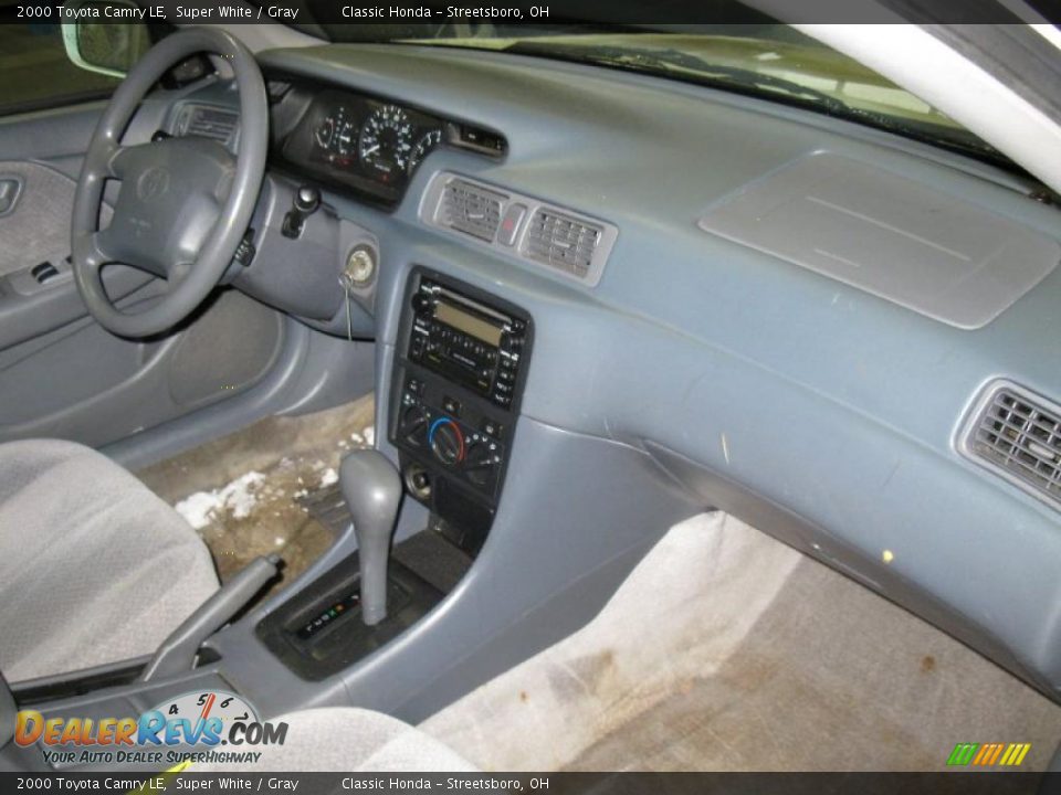 2000 Toyota Camry LE Super White / Gray Photo #24