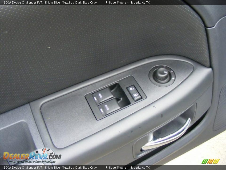 2009 Dodge Challenger R/T Bright Silver Metallic / Dark Slate Gray Photo #33