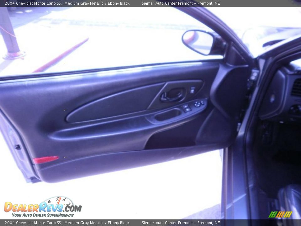 2004 Chevrolet Monte Carlo SS Medium Gray Metallic / Ebony Black Photo #15