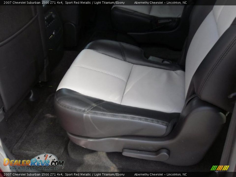 2007 Chevrolet Suburban 1500 Z71 4x4 Sport Red Metallic / Light Titanium/Ebony Photo #11