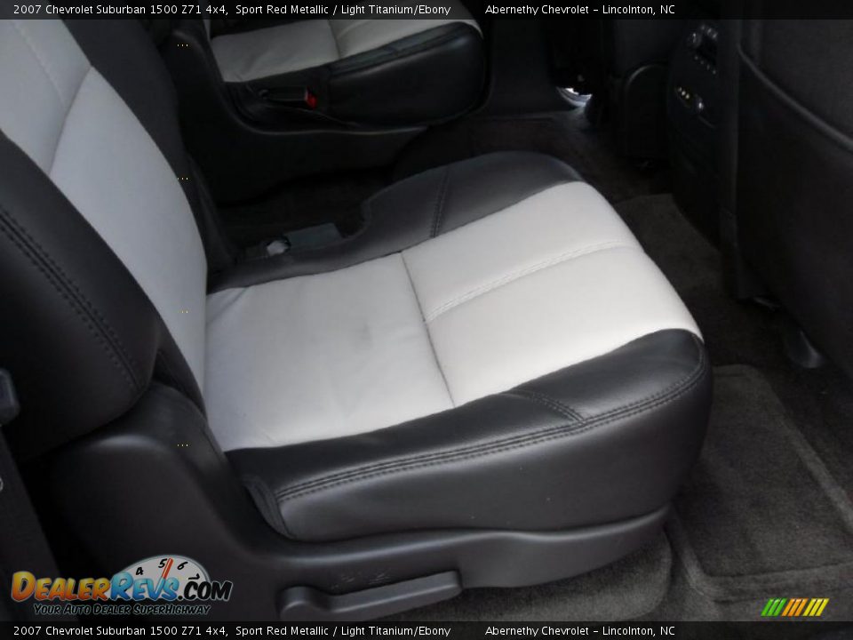 2007 Chevrolet Suburban 1500 Z71 4x4 Sport Red Metallic / Light Titanium/Ebony Photo #17