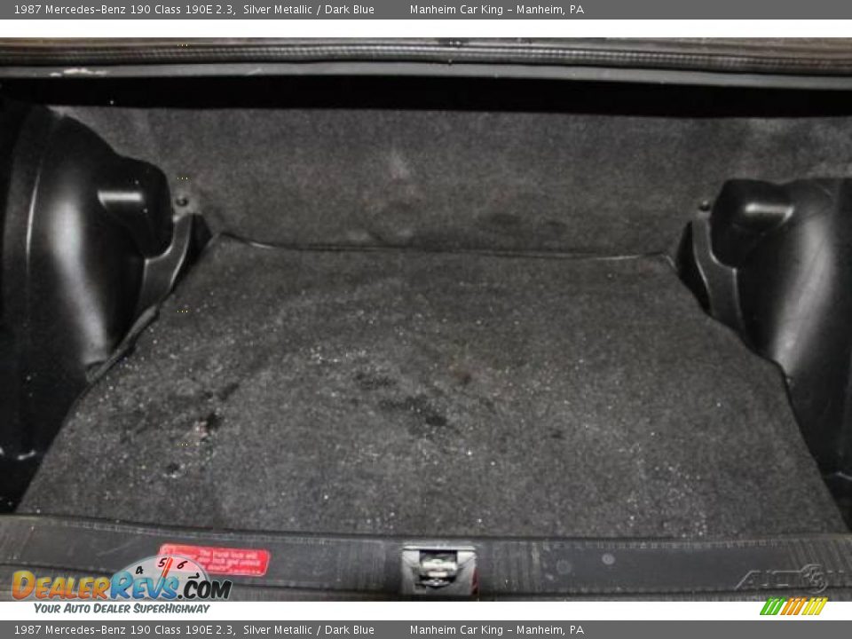 1987 Mercedes-Benz 190 Class 190E 2.3 Silver Metallic / Dark Blue Photo #14
