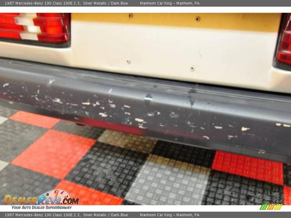 1987 Mercedes-Benz 190 Class 190E 2.3 Silver Metallic / Dark Blue Photo #23