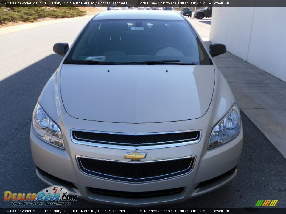 2010 Chevrolet Malibu LS Sedan Gold Mist Metallic / Cocoa/Cashmere Photo #6