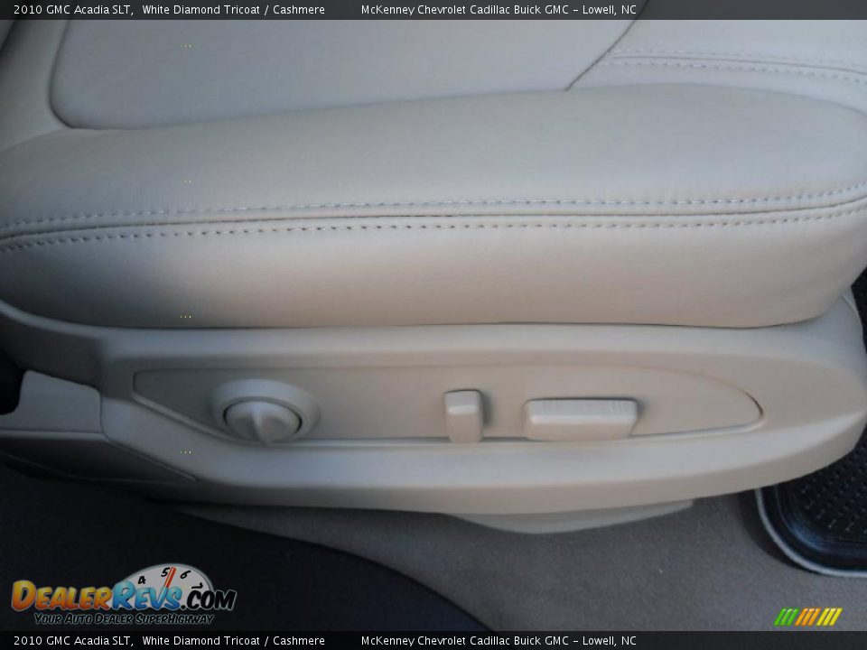 2010 GMC Acadia SLT White Diamond Tricoat / Cashmere Photo #23