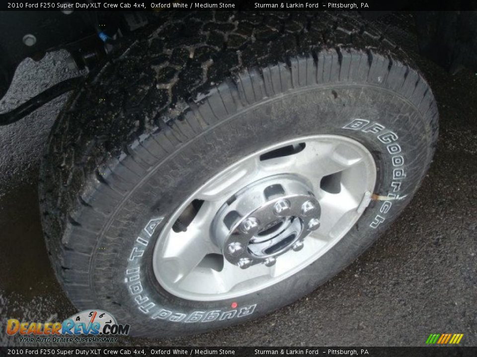 2010 Ford F250 Super Duty XLT Crew Cab 4x4 Oxford White / Medium Stone Photo #12
