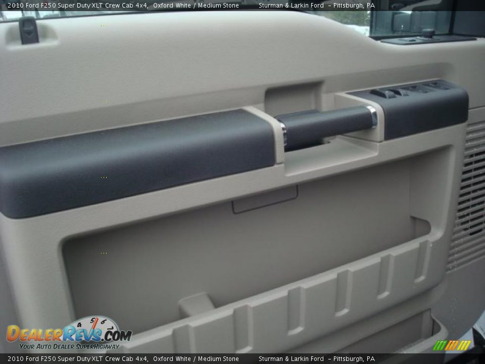 2010 Ford F250 Super Duty XLT Crew Cab 4x4 Oxford White / Medium Stone Photo #15