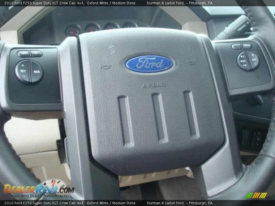 2010 Ford F250 Super Duty XLT Crew Cab 4x4 Oxford White / Medium Stone Photo #17