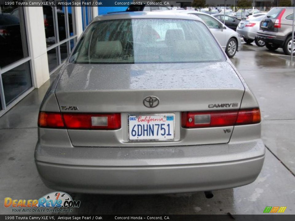 1998 Toyota Camry XLE V6 Antique Sage Pearl / Oak Photo #4