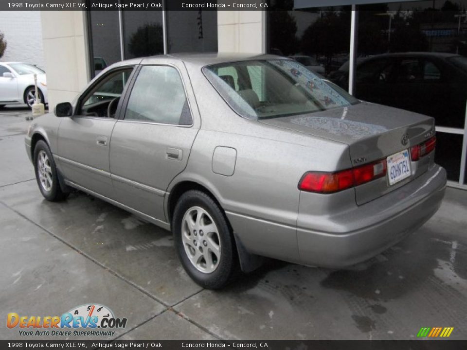 1998 Toyota Camry XLE V6 Antique Sage Pearl / Oak Photo #5