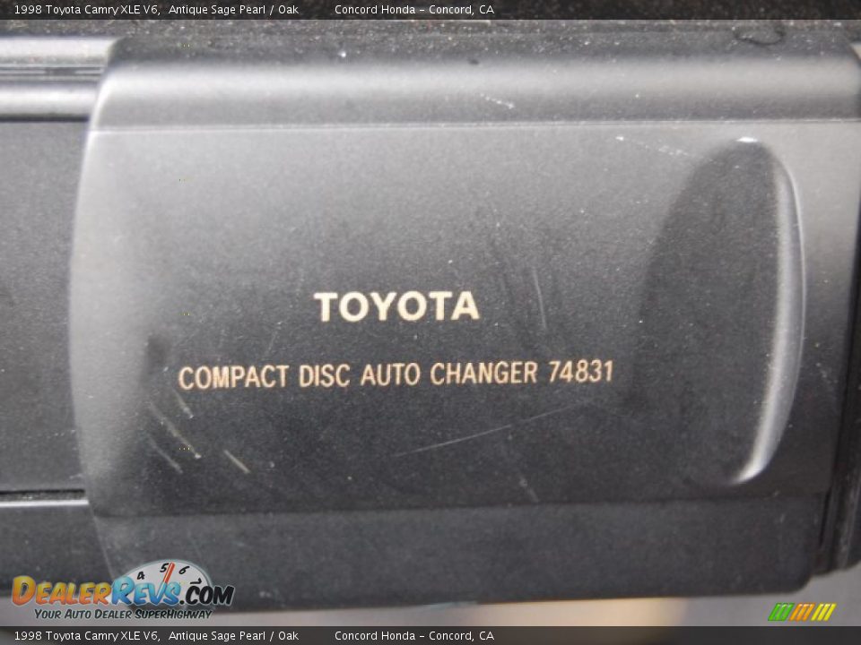 1998 Toyota Camry XLE V6 Antique Sage Pearl / Oak Photo #10