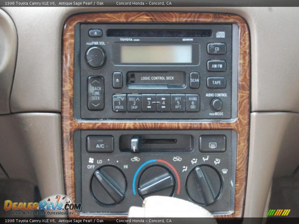 1998 Toyota Camry XLE V6 Antique Sage Pearl / Oak Photo #13
