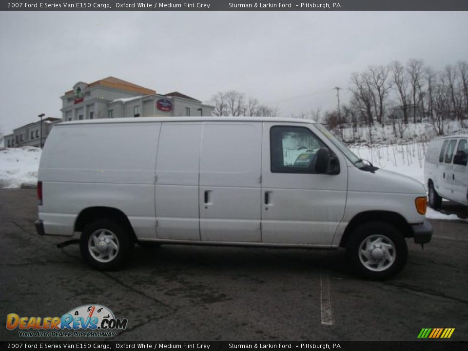 2007 Ford E Series Van E150 Cargo Oxford White / Medium Flint Grey Photo #2