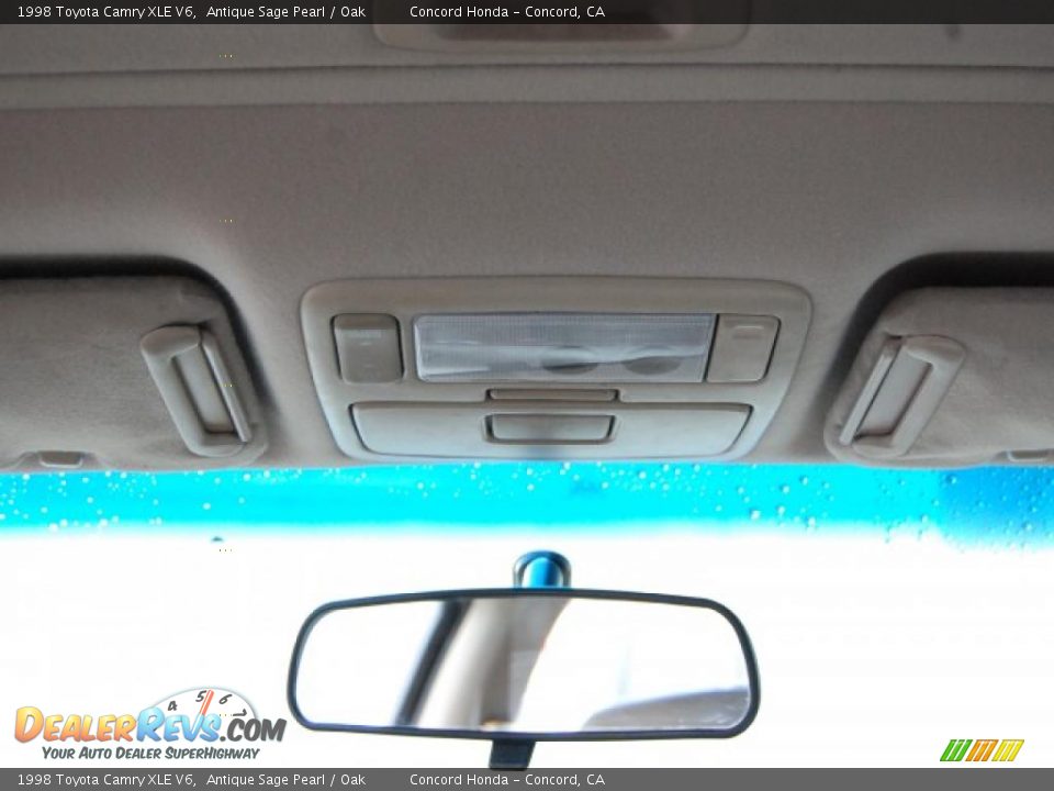 1998 Toyota Camry XLE V6 Antique Sage Pearl / Oak Photo #14