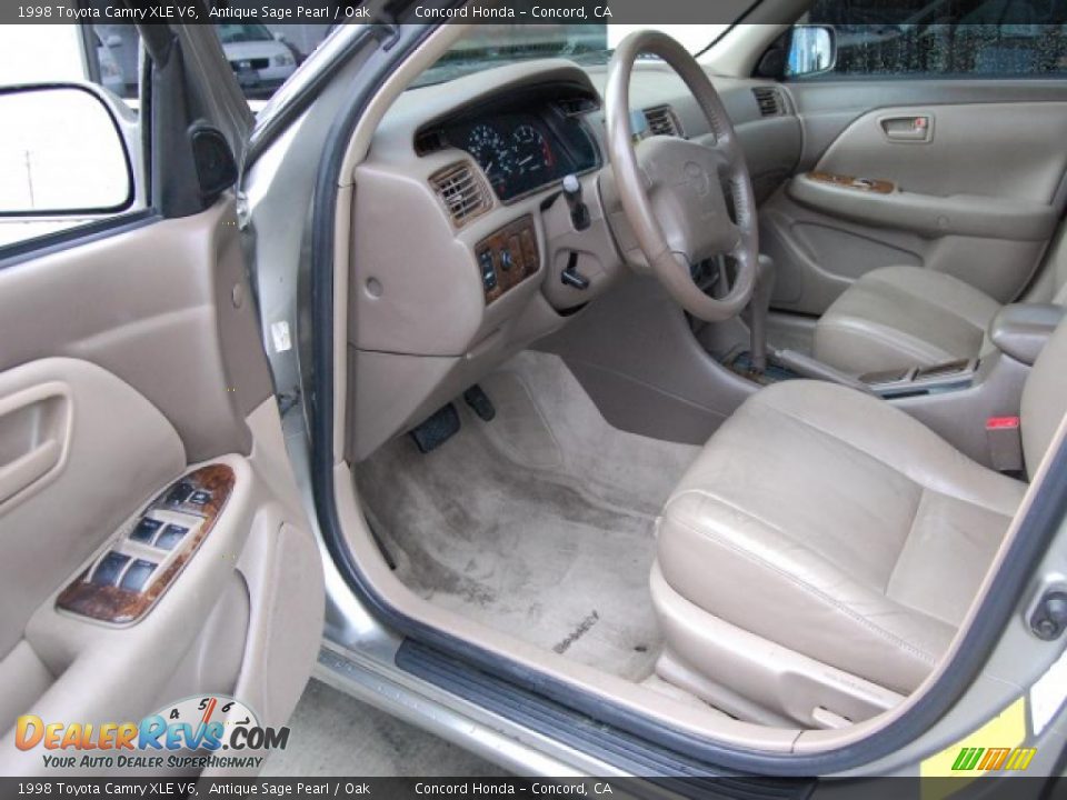 1998 Toyota Camry XLE V6 Antique Sage Pearl / Oak Photo #16