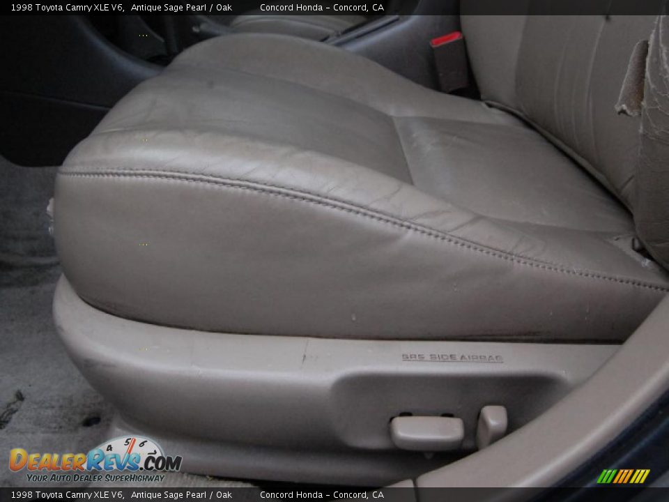 1998 Toyota Camry XLE V6 Antique Sage Pearl / Oak Photo #18