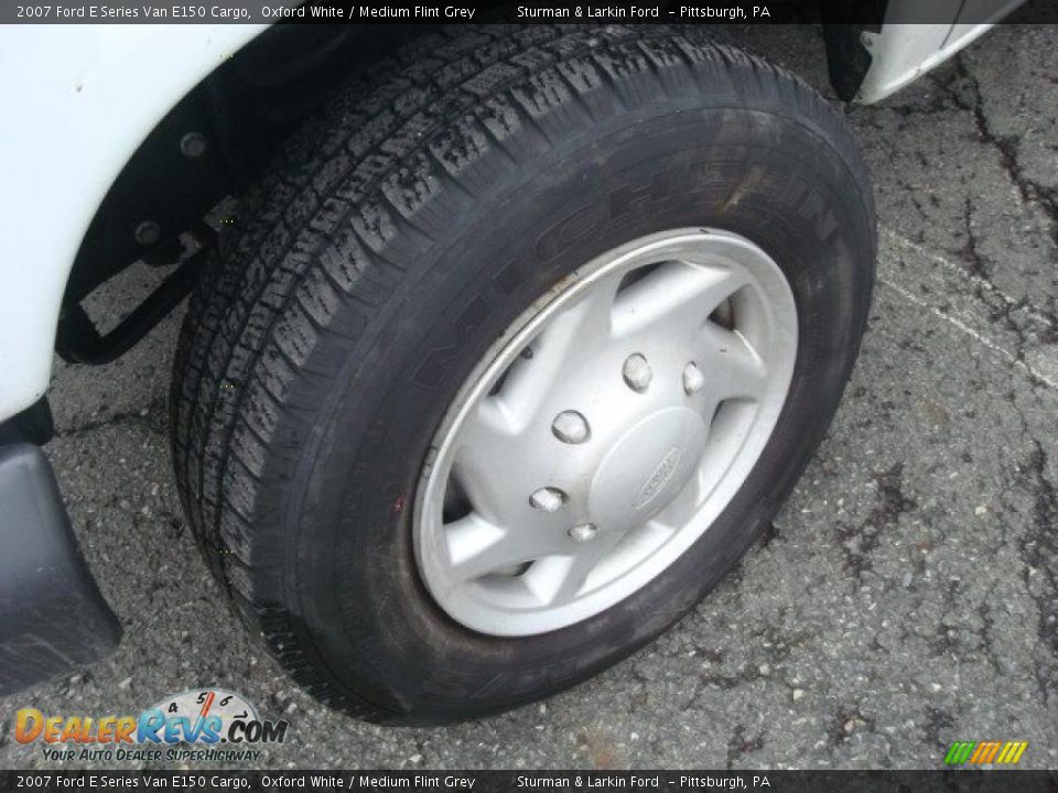 2007 Ford E Series Van E150 Cargo Oxford White / Medium Flint Grey Photo #12