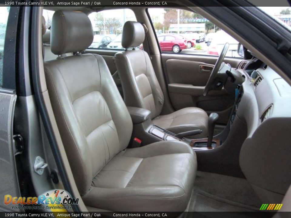 1998 Toyota Camry XLE V6 Antique Sage Pearl / Oak Photo #26