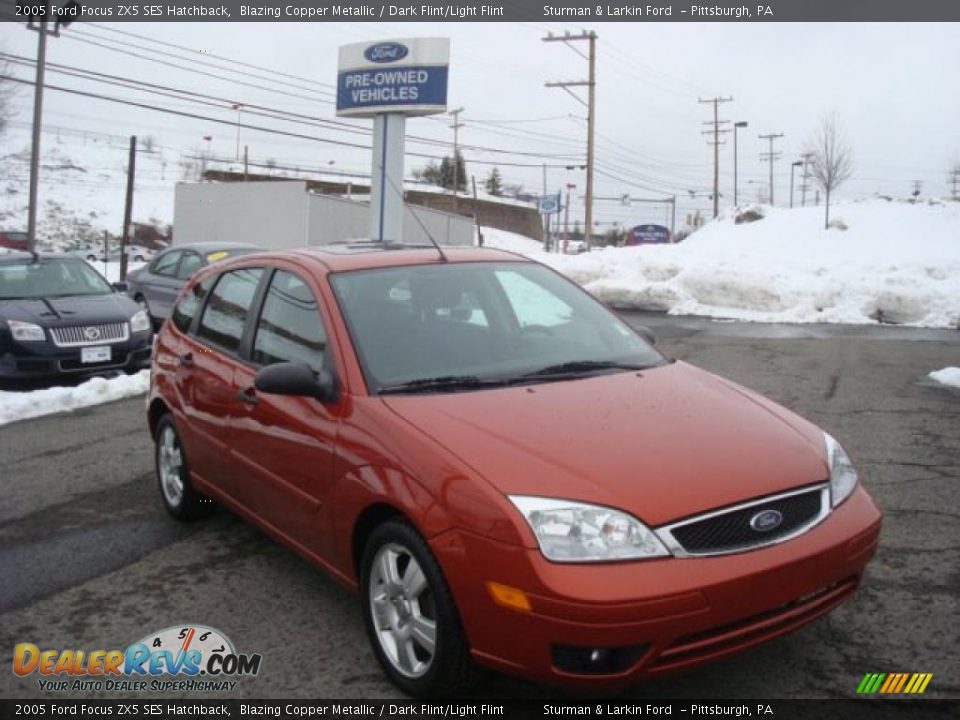2005 Ford Focus ZX5 SES Hatchback Blazing Copper Metallic / Dark Flint/Light Flint Photo #1