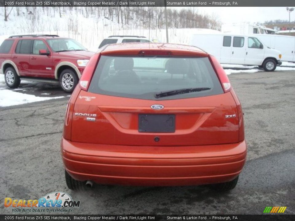 2005 Ford Focus ZX5 SES Hatchback Blazing Copper Metallic / Dark Flint/Light Flint Photo #4