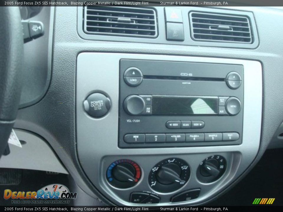 2005 Ford Focus ZX5 SES Hatchback Blazing Copper Metallic / Dark Flint/Light Flint Photo #9