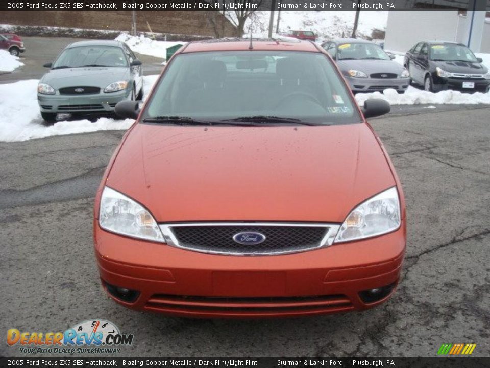 2005 Ford Focus ZX5 SES Hatchback Blazing Copper Metallic / Dark Flint/Light Flint Photo #11