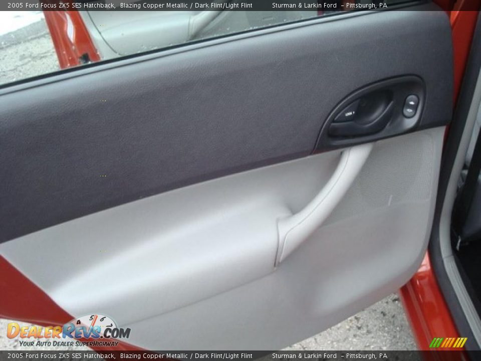 2005 Ford Focus ZX5 SES Hatchback Blazing Copper Metallic / Dark Flint/Light Flint Photo #15