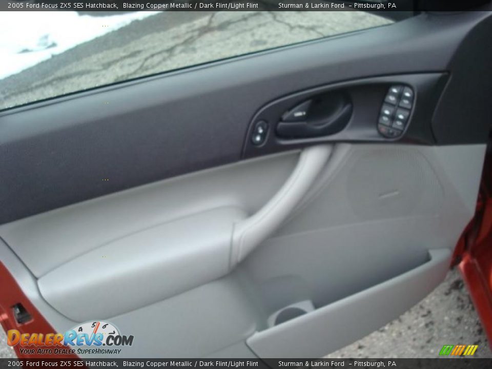 2005 Ford Focus ZX5 SES Hatchback Blazing Copper Metallic / Dark Flint/Light Flint Photo #16