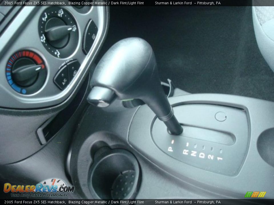 2005 Ford Focus ZX5 SES Hatchback Blazing Copper Metallic / Dark Flint/Light Flint Photo #18