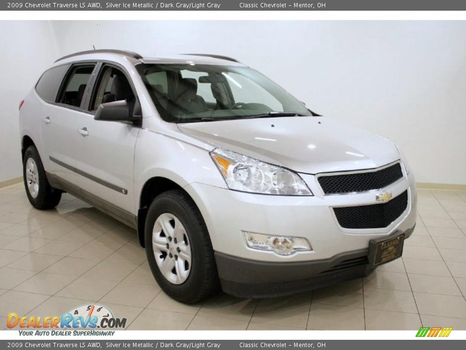 2009 Chevrolet Traverse LS AWD Silver Ice Metallic / Dark Gray/Light Gray Photo #1
