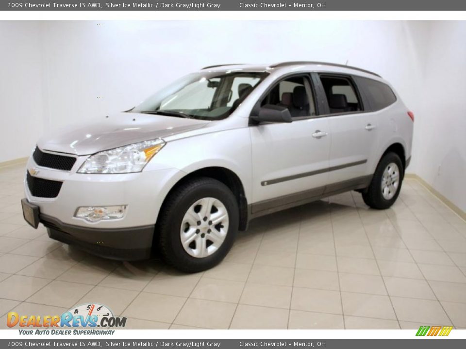 2009 Chevrolet Traverse LS AWD Silver Ice Metallic / Dark Gray/Light Gray Photo #3
