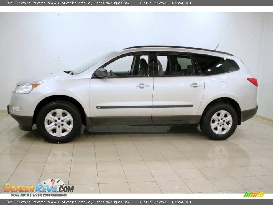 2009 Chevrolet Traverse LS AWD Silver Ice Metallic / Dark Gray/Light Gray Photo #4
