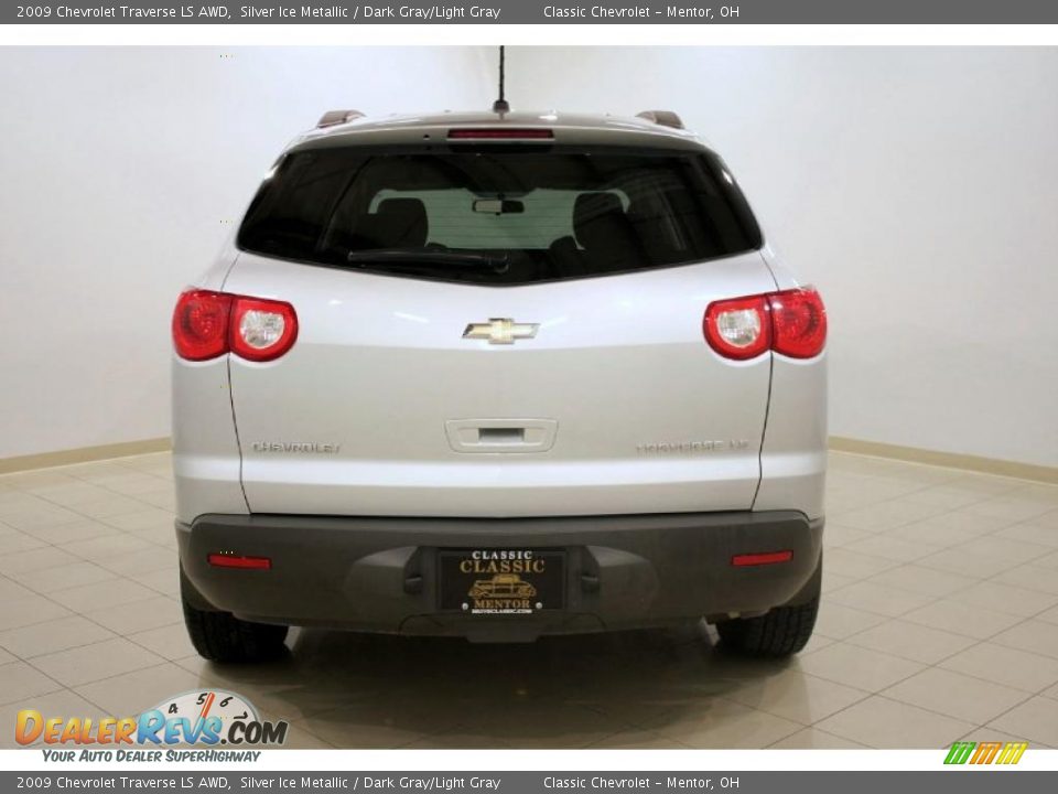 2009 Chevrolet Traverse LS AWD Silver Ice Metallic / Dark Gray/Light Gray Photo #6