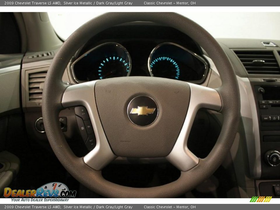 2009 Chevrolet Traverse LS AWD Silver Ice Metallic / Dark Gray/Light Gray Photo #11