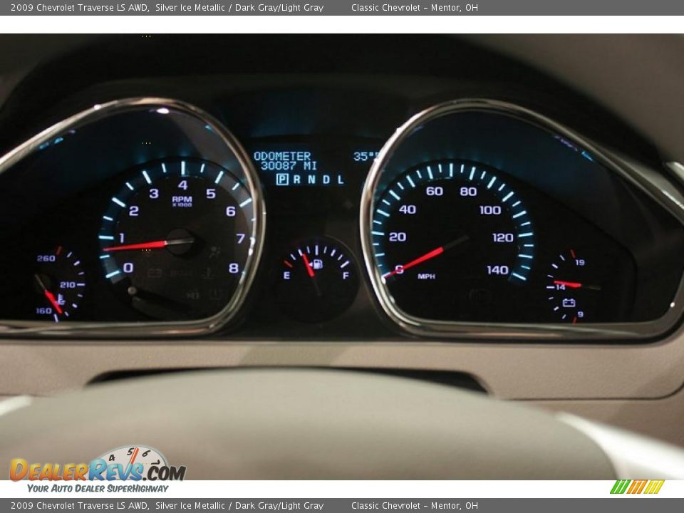 2009 Chevrolet Traverse LS AWD Silver Ice Metallic / Dark Gray/Light Gray Photo #12