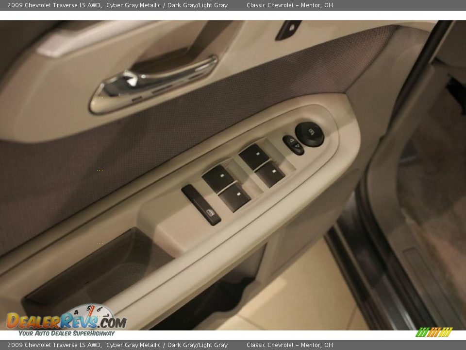 2009 Chevrolet Traverse LS AWD Cyber Gray Metallic / Dark Gray/Light Gray Photo #9