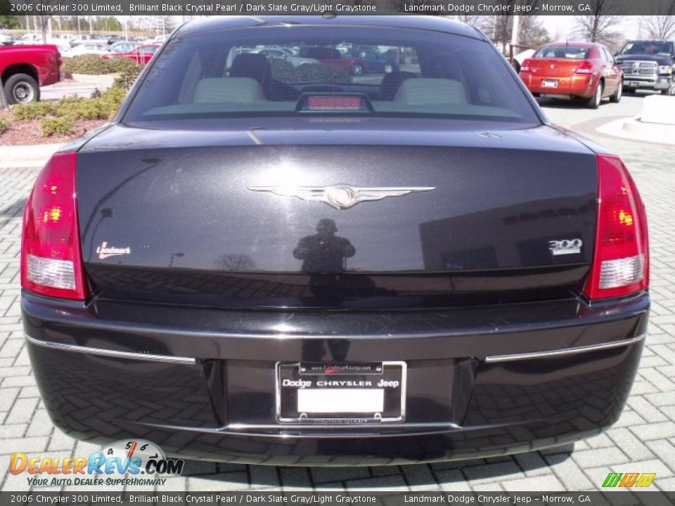 2006 Chrysler 300 Limited Brilliant Black Crystal Pearl / Dark Slate Gray/Light Graystone Photo #4
