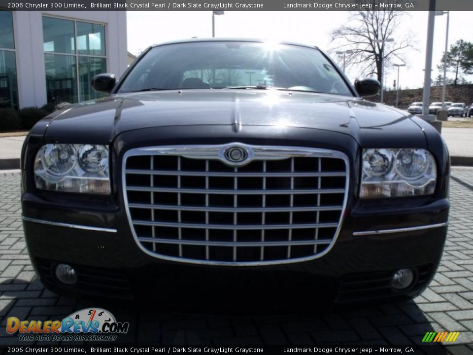 2006 Chrysler 300 Limited Brilliant Black Crystal Pearl / Dark Slate Gray/Light Graystone Photo #8
