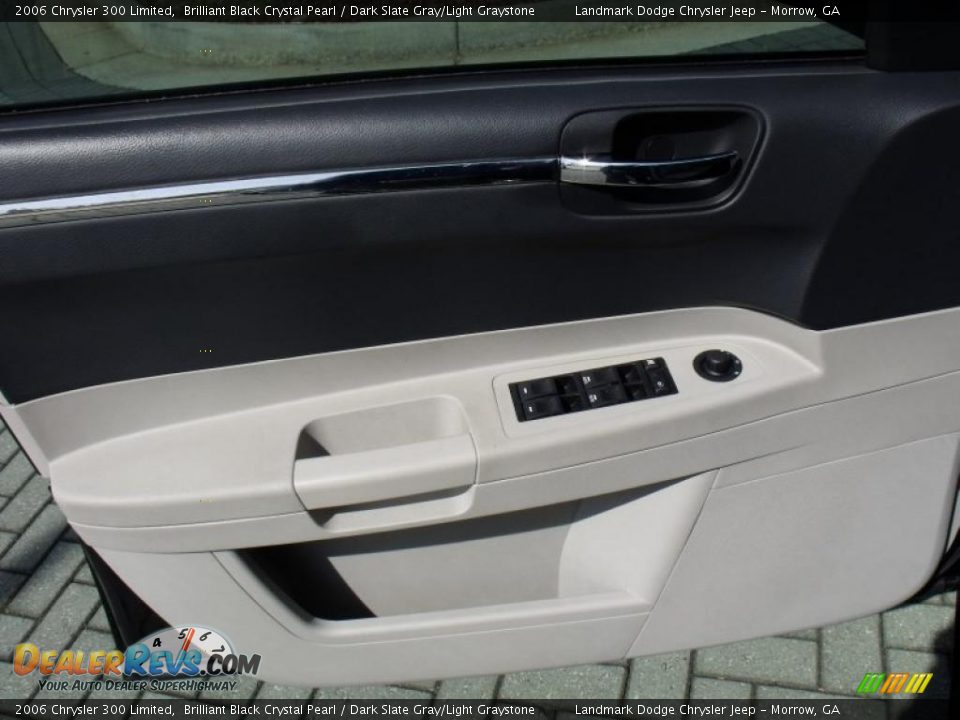 2006 Chrysler 300 Limited Brilliant Black Crystal Pearl / Dark Slate Gray/Light Graystone Photo #11