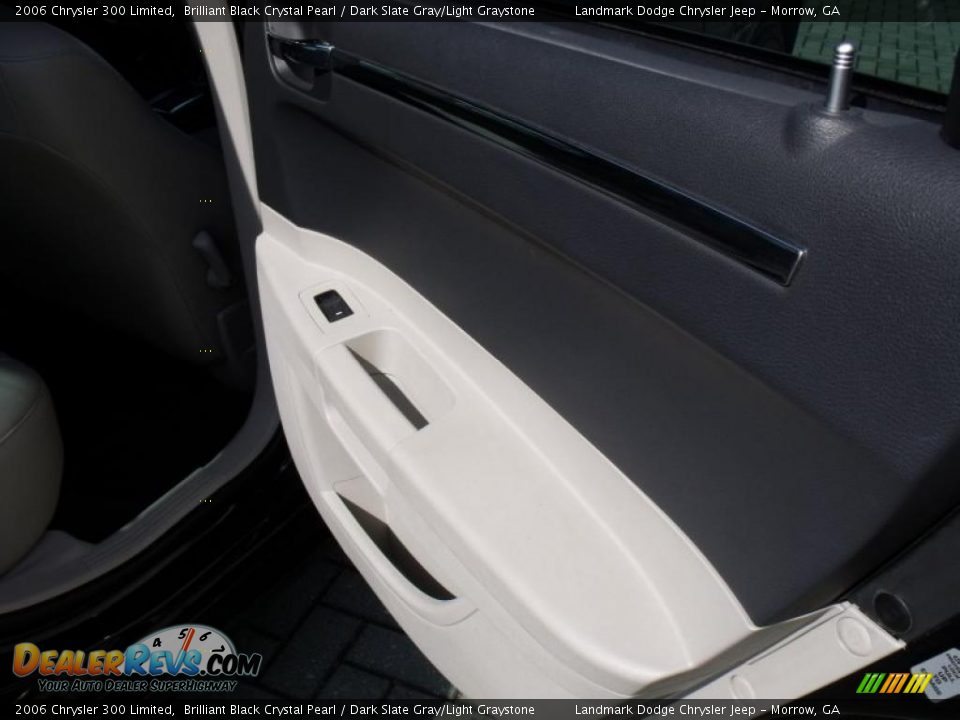 2006 Chrysler 300 Limited Brilliant Black Crystal Pearl / Dark Slate Gray/Light Graystone Photo #16