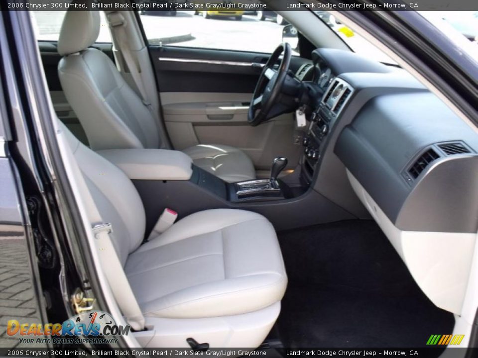 2006 Chrysler 300 Limited Brilliant Black Crystal Pearl / Dark Slate Gray/Light Graystone Photo #17