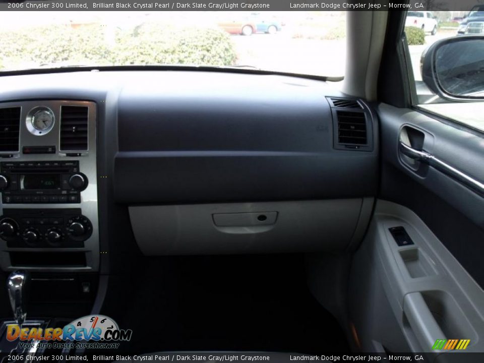 2006 Chrysler 300 Limited Brilliant Black Crystal Pearl / Dark Slate Gray/Light Graystone Photo #19