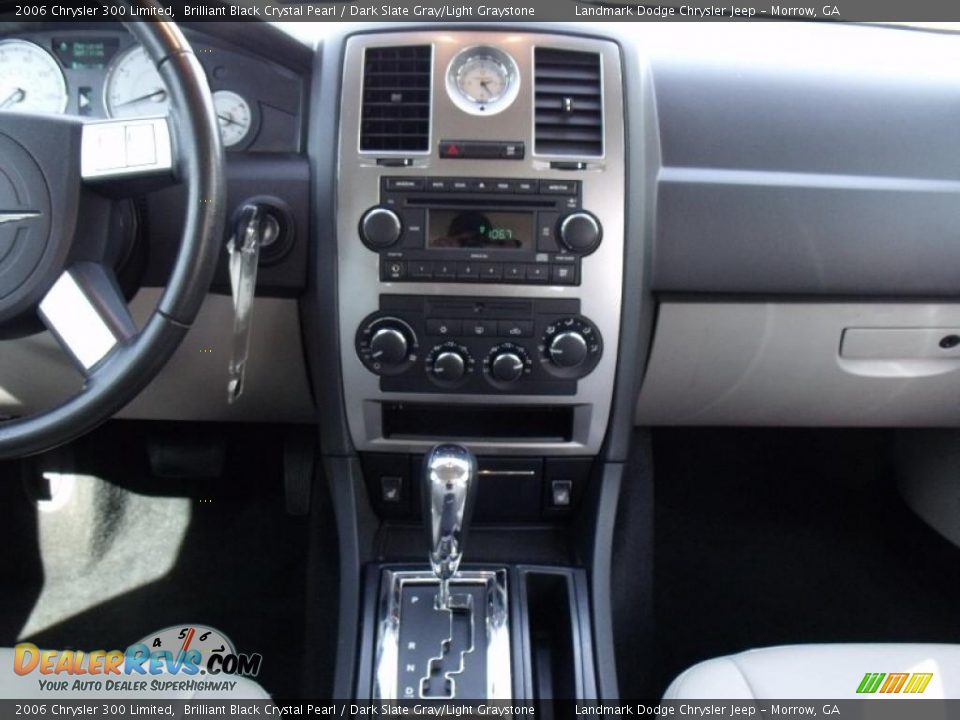 2006 Chrysler 300 Limited Brilliant Black Crystal Pearl / Dark Slate Gray/Light Graystone Photo #20