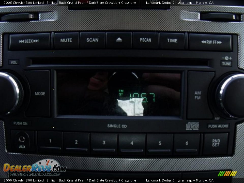 2006 Chrysler 300 Limited Brilliant Black Crystal Pearl / Dark Slate Gray/Light Graystone Photo #24