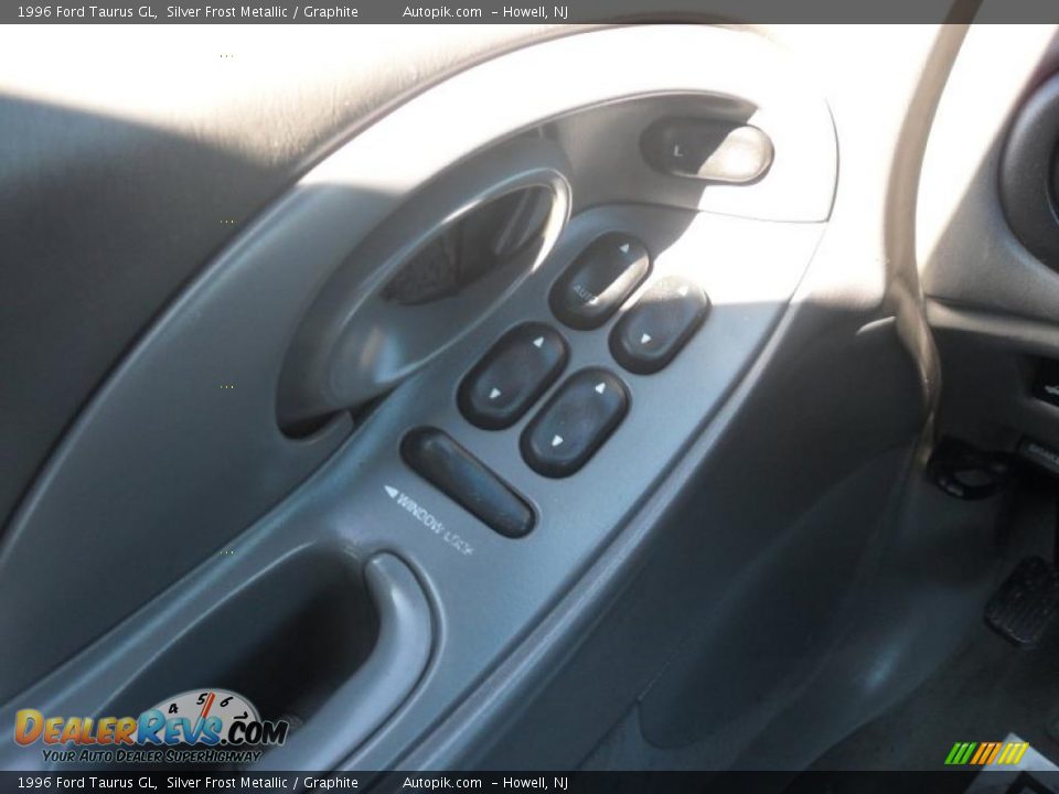 1996 Ford Taurus GL Silver Frost Metallic / Graphite Photo #14