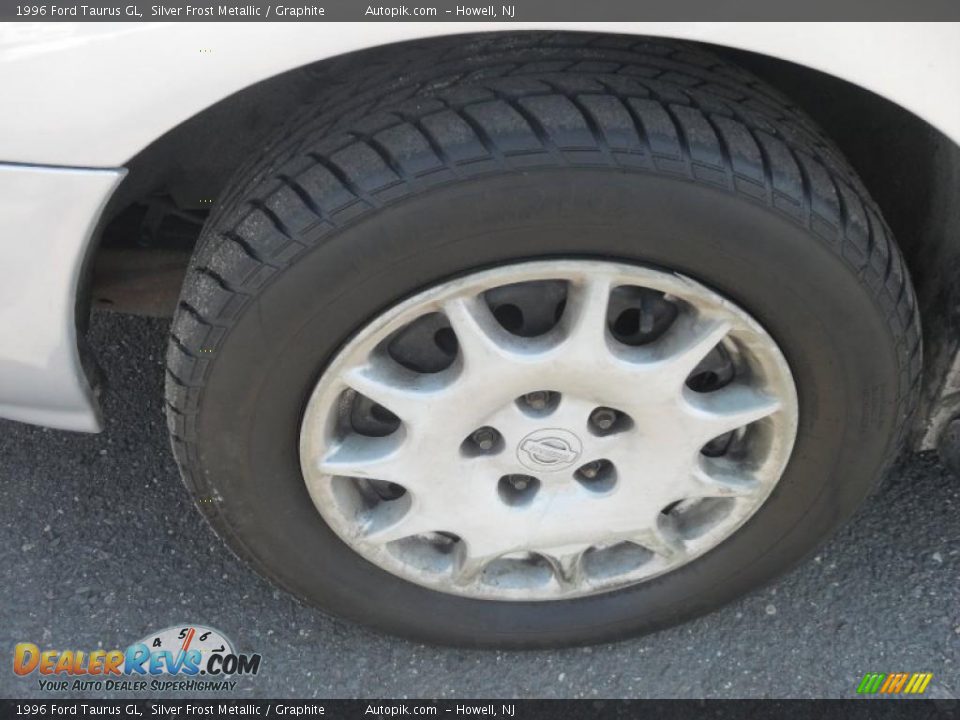 1996 Ford Taurus GL Silver Frost Metallic / Graphite Photo #17