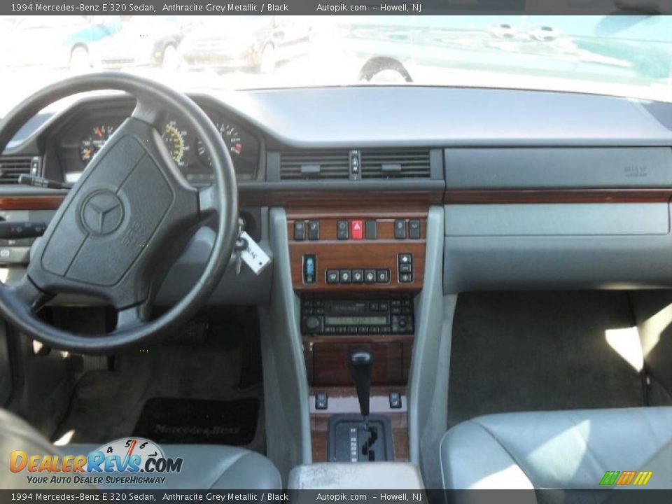1994 Mercedes-Benz E 320 Sedan Anthracite Grey Metallic / Black Photo #12