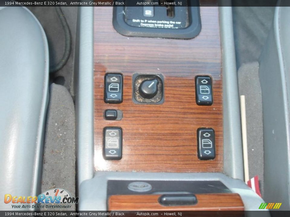 1994 Mercedes-Benz E 320 Sedan Anthracite Grey Metallic / Black Photo #15